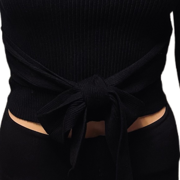 Petal & Pup Tie Front cropped mock neck sweater black - Picture 2 of 3